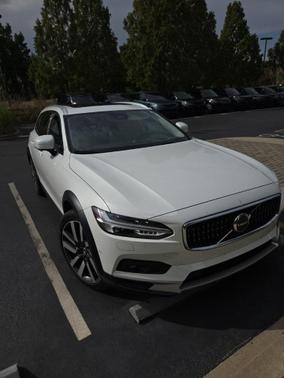 2024 Volvo V90 Cross Country B6