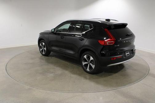 2025 Volvo XC40 B5 Plus Bright Theme