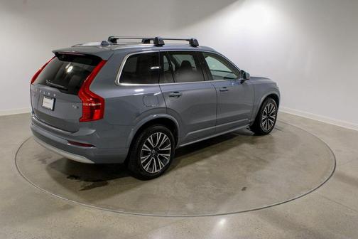 2022 Volvo XC90 T6 Momentum