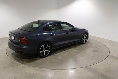 2023 Volvo S60 B5 Plus Dark Theme