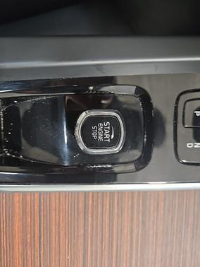 2023 Volvo S60 B5 Plus Dark Theme