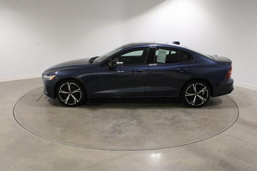 2023 Volvo S60 B5 Plus Dark Theme