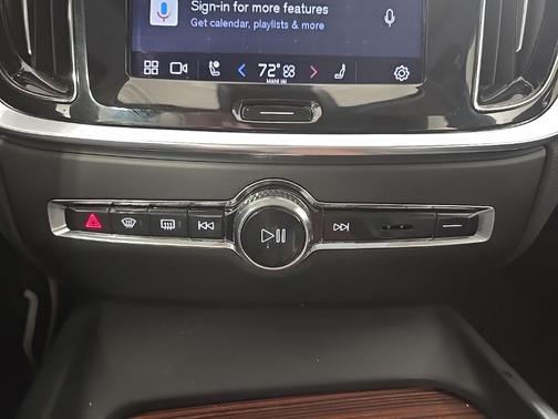 2023 Volvo S60 B5 Plus Dark Theme