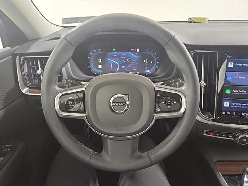 2023 Volvo S60 B5 Plus Dark Theme