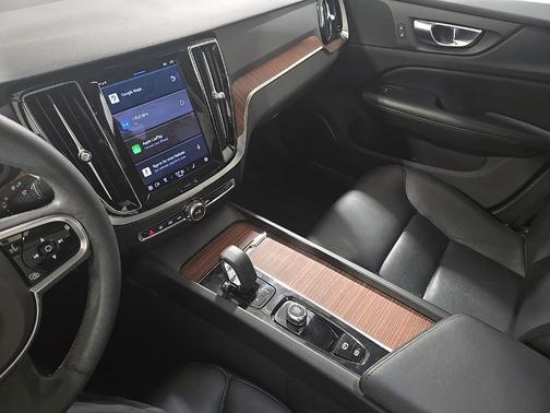 2023 Volvo S60 B5 Plus Dark Theme