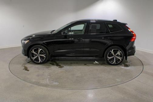 2024 Volvo XC60 B5 Ultimate Dark Theme