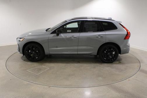 2026 Volvo XC60 B5 Ultra Black Edition