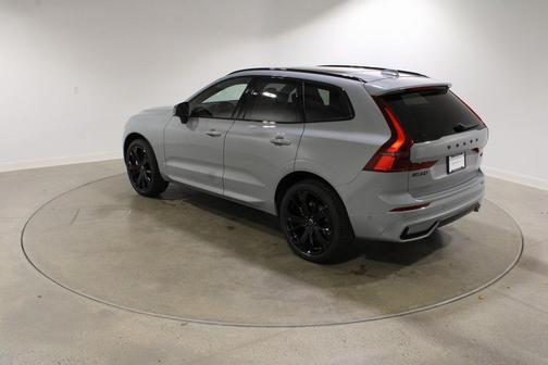 2026 Volvo XC60 B5 Ultra Black Edition
