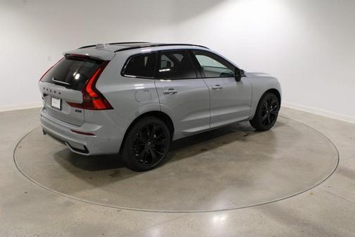 2026 Volvo XC60 B5 Ultra Black Edition