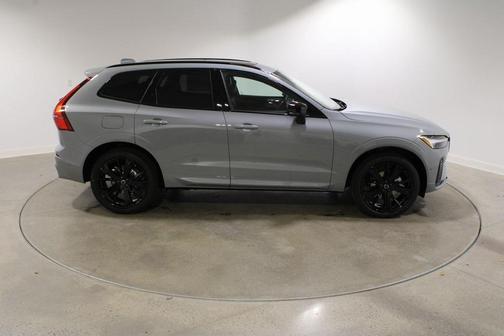 2026 Volvo XC60 B5 Ultra Black Edition