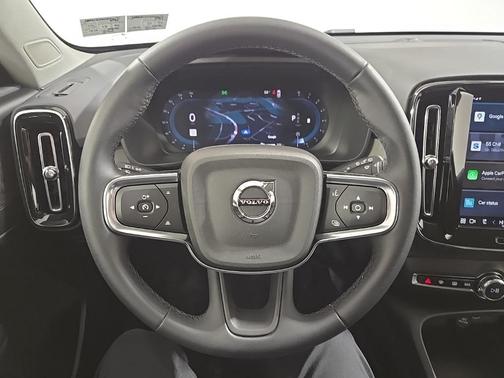 2025 Volvo XC40 B5 Core Bright Theme