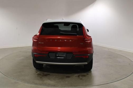 2019 Volvo XC40 T5 Momentum