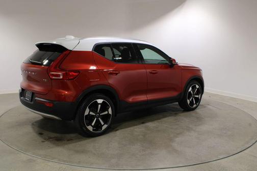 2019 Volvo XC40 T5 Momentum