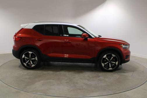 2019 Volvo XC40 T5 Momentum