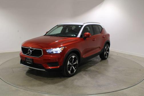 2019 Volvo XC40 T5 Momentum