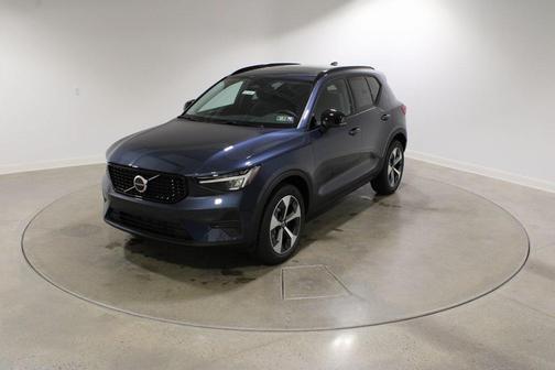 2026 Volvo XC40 Core, B5 AWD Gas (mild hybrid), Dark