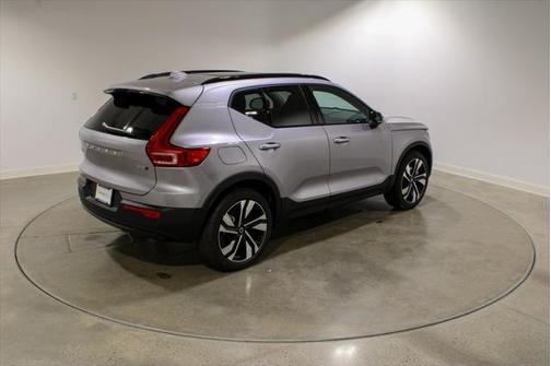 2026 Volvo XC40 B5 Ultra