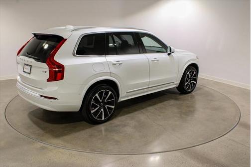 2025 Volvo XC90 B5 Plus