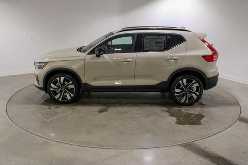 2026 Volvo XC40 B5 Ultra
