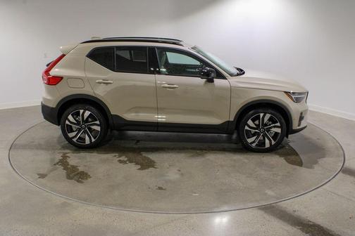 2026 Volvo XC40 B5 Ultra