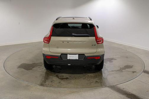 2026 Volvo XC40 B5 Ultra