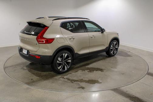 2026 Volvo XC40 B5 Ultra