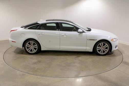 2014 Jaguar XJ Base