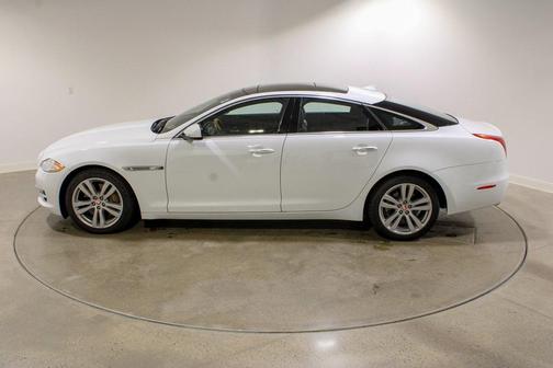 2014 Jaguar XJ Base