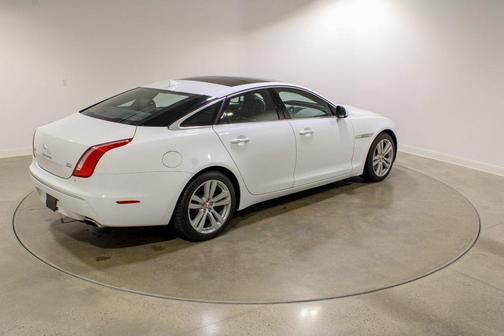 2014 Jaguar XJ Base