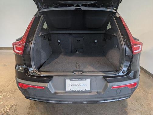 2024 Volvo XC40 B5 Plus Dark Theme