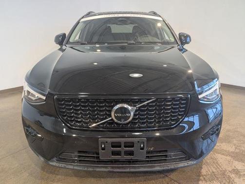 2024 Volvo XC40 B5 Plus Dark Theme