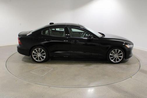 2020 Volvo S60 T6 Momentum