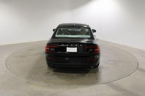 2020 Volvo S60 T6 Momentum