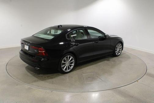 2020 Volvo S60 T6 Momentum