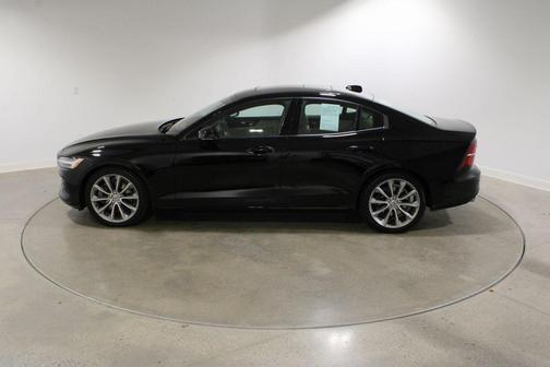 2020 Volvo S60 T6 Momentum