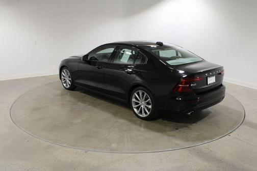 2020 Volvo S60 T6 Momentum