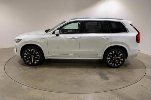 2025 Volvo XC90 Plug-In Hybrid T8 Plus 7-Seater