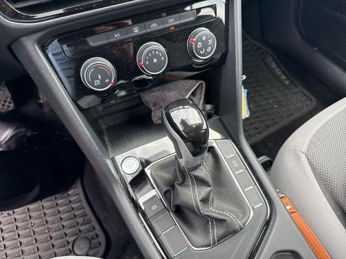 Deep Black Pearl 2024 Volkswagen Taos 1.5T S