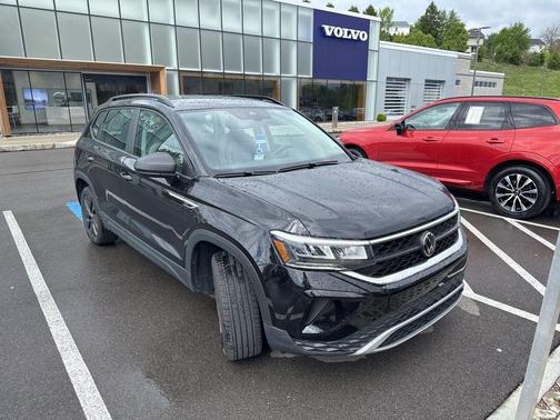 Deep Black Pearl 2024 Volkswagen Taos 1.5T S