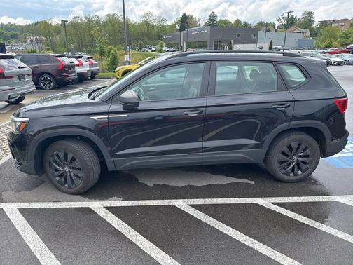 Deep Black Pearl 2024 Volkswagen Taos 1.5T S