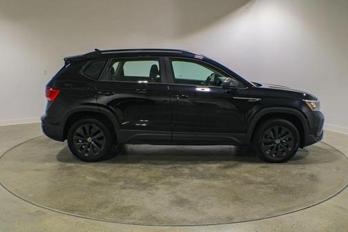 Deep Black Pearl 2024 Volkswagen Taos 1.5T S