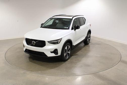 2026 Volvo XC40 Plus, B5 AWD Gas (mild hybrid), Dark