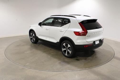 2026 Volvo XC40 Plus, B5 AWD Gas (mild hybrid), Dark