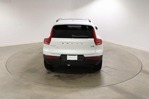 2026 Volvo XC40 Plus, B5 AWD Gas (mild hybrid), Dark