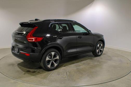 Onyx Black 2026 Volvo XC40 Plus, B5 AWD Gas (mild hybrid), Dark
