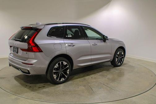 Aurora Silver 2026 Volvo XC60 B5 Plus