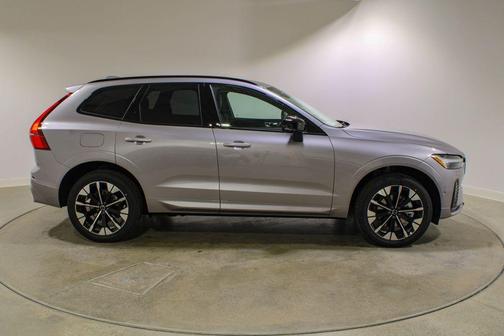 Aurora Silver 2026 Volvo XC60 B5 Plus