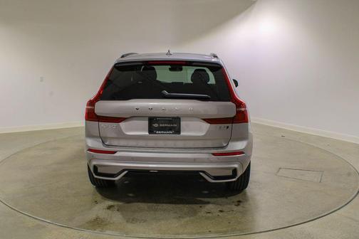 Aurora Silver 2026 Volvo XC60 B5 Plus