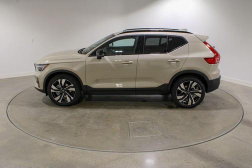 2026 Volvo XC40 B5 Ultra