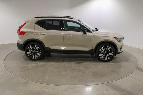 2026 Volvo XC40 B5 Ultra